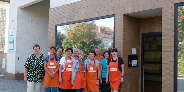 Stellvertretend für alle Tafel-Helferinnen und Helfer: das Dienstagsteam in Lampertheim.  Foto: oh