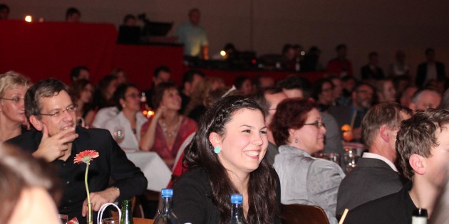 Beim CGT Narren Night Club wird am 9. November in der Jahnhalle am Sportplatz eine Humoroffensive von der Bühne ins Publikum rollen (wie hier beim letztjährigen Shopping-Erlebnis). Archivfoto: Hannelore Nowacki