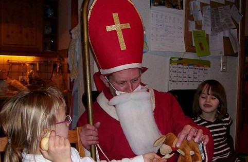Der Nikolaus kommt! Am 5. und 6. Dezember sind die Bürstädter Pfadfinder als Nikolaus unterwegs. Foto: oh