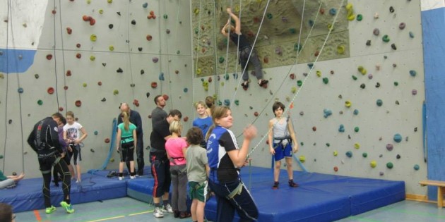 An der Kletterwand hatten die jungen Wassersportler des WSV Lampertheim viel Freude. Foto: oh