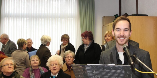 Pfarrgemeinderatsvorsitzender Lucas Montag blickte auf ein gutes Jahr 2013 zurück. Den  Herausforderungen im neuen Jahr  sieht er mit offenkundig freudiger Spannung entgegen.  Foto: Hannelore Nowacki