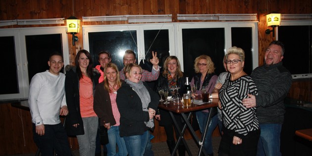 Gute Laune und eine gelungene Reise in die Vergangenheit: Die „Back to the Past"-Party in Bobstadt war ein Erfolg. Foto: Jasmin Riedel