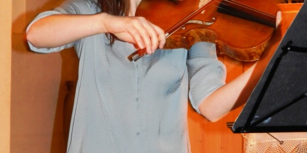 Clara-Careen Thomas an der Bratsche. Foto: oh