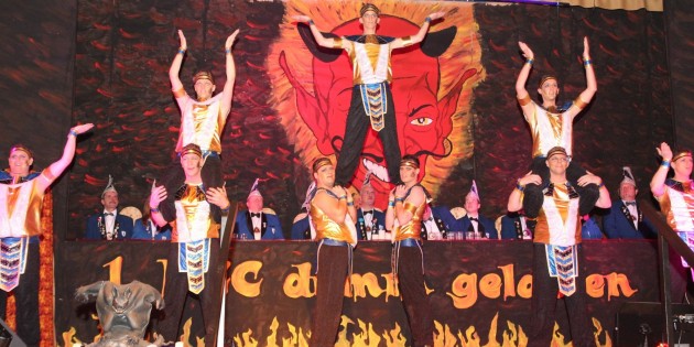 Bei der Prunksitzung des 1. FCC „dumm gelaufen“ in der Siedlerhalle wurden alle Lebensgeister geweckt. Die Männershowtanzgruppe „First Generation“ machte das alte Ägypten auf höchst unterhaltsame Weise lebendig. Foto: Hannelore Nowacki