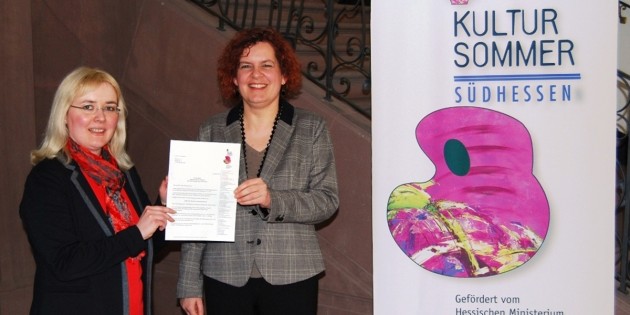 Freuen sich, dass alle Antragsteller im Kreis Bergstraße Förderzusagen erhalten werden (v. l.): Ute Schollmaier, Projektmanagerin bei der Tourismusagentur der Wirtschaftsförderung Bergstraße GmbH und zugleich Ansprechpartnerin für den KUSS im Kreis Bergstraße, sowie KUSS-Geschäftsführerin Christine Ihl. Foto: WFB