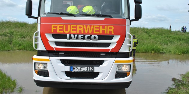Die Feuerwehren und das THW sollen im Rahmen einer Katastrophenschutzübung klären, warum das Wasser im Lampertheimer Bruch in den Gräben derzeit extrem hoch steht - um Überschwemmungen wie hier beim Hochwasser 2013 bei Wattenheim zu vermeiden. Archivfoto: Benjamin Kloos