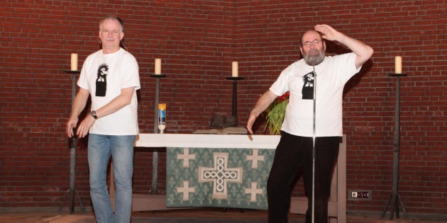 Volles Gotteshaus auch diesmal - schon zum fünften Mal gastierten die beiden Kabarettisten Clajo Hermann und Hans-Joachim Greifenstein in der Martin-Luther-Kirche. Foto: Hannelore Nowacki