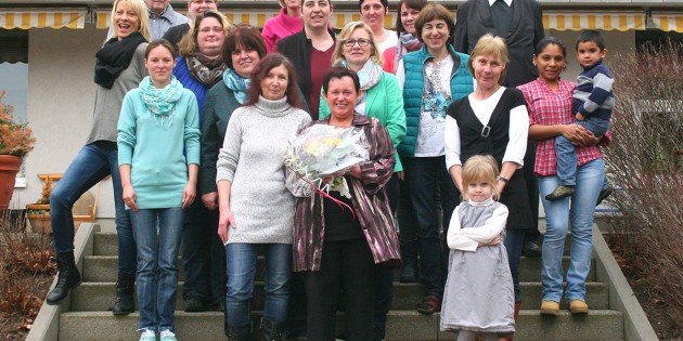 Nach fast 42 Jahren verabschiedete sich am Freitag Erzieherin Waltraud Giehler in den wohlverdienten Ruhestand. Wegbegleiter, Kolleginnen und Freunde waren gekommen, um ihren Segen für die Zukunft und vor Allem ihren Dank auszsprechen. Foto: Manuel Ding