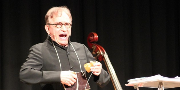 Kabarettist Walter Renneisen in Aktion mit hessischem Zungenschlag