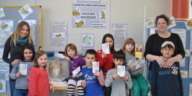Geben Vorurteilen rund um das Thema Kopfläuse keine Chance: Die Kinder der Schülerbetreuung der Pestalozzischule um Cindy Münch (l.). Foto: Benjamin Kloos