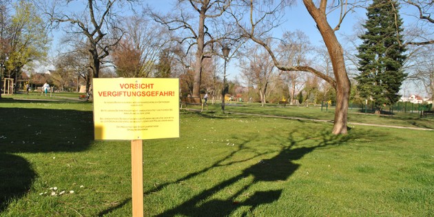 Schlimm! Erneut wurden im Stadtpark vermutlich Giftköder ausgelegt. Die Verwaltung bittet Hundebesitzer um erhöhte Aufmerksamkeit beim Gassi-Gehen. Foto: Benjamin Kloos