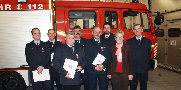 Die Ehrung langjähriger Mitglieder stand im Zentrum Teer Vollversammlung der Freiwilligen Feuerwehr Nordheim. Foto: Jasmin Riedel