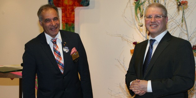 Dr. Gerhard Weitz (rechts) und Feridun Bahadori freuen sich über die Gründung des 150. Kiwanis-Club in Deutschland. Foto: Eva Wiegand