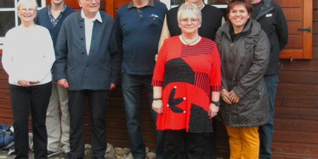 Der neue und alte Vorstand des Odenwaldklub: Kassenprüferin Gerti Ringe, Pressewart und Schriftführer Marius Schmidt, Ersten Vorsitzenden Horst Schmidt, Zweiten Vorsitzenden Dieter Steller, Kassenprüferin Sonja Martin, Wanderwart Klaus Martin, Wahlleiterin Christiane Krotz und Rechner Dieter Krotz (v.l.). Foto: oh