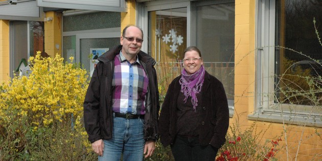 Günther Baus, Vorsitzender der „Lebenshilfe Lampertheim und Ried e.V.", unterstützt das Vorhaben der regelmäßigen offenen Elterntreffs, initiiert von Susi Bauer, Mitglied des Elternbeirats der Kita Schwalbennest. Foto: Sigrid Samson