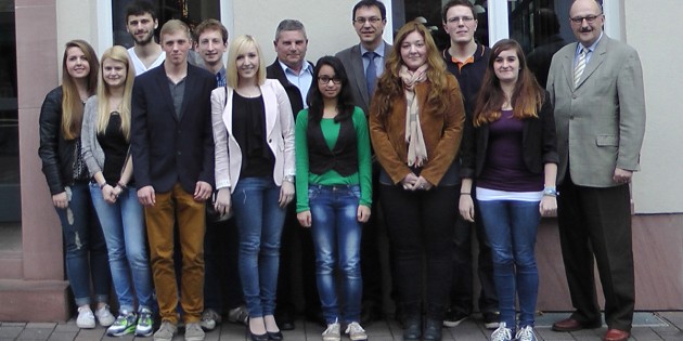 Laura Müller, Alicia Kilian, Jan Maruszczyk, Björn Hedderich, Ferdinand Koob, Franziska Gösch, Olfa Jünge, Marianne Schober, Alexander Bauer, Selina Azzaidi, Benjamin Chwalak, Stefanie Linke und Dr. Michael Meister (v.l.). Foto: oh