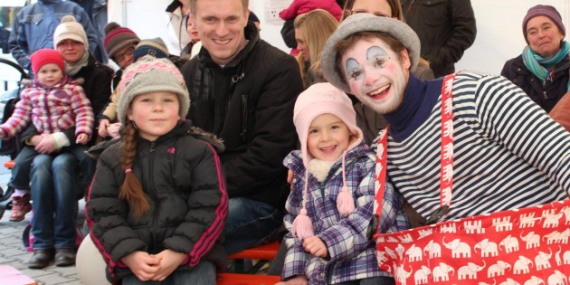 Einkaufsbummel für Erwachsene, Unterhaltungsprogramm für Kinder: Der Frühlingsspaziergang in Biblis wird zum Erlebnis für alle Generationen. Archivfoto: Hannelore Nowacki