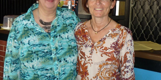 Gabi Silbereis und Jutta Seelinger luden am 29. März wieder zum Frauenkleidermarkt ein. Foto: Inge Stollhof