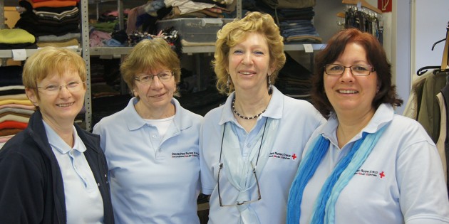 Freuen sich über Spenden für das Modestübchen des DRK Biblis: Adelheid Schultheiß, Bärbel Jakob, Wally Schenk und Pia Papp (v.l.n.r.). Foto: oh