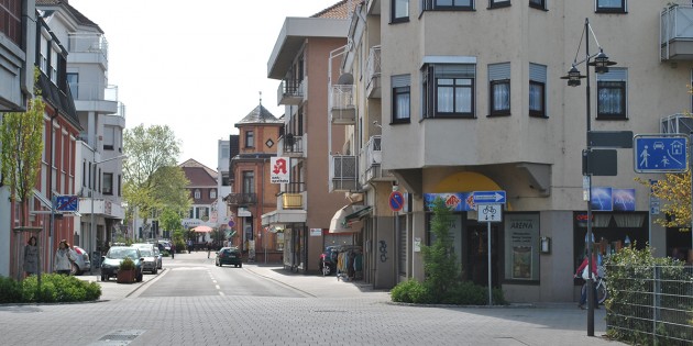 Achtung Autofahrer: Auf diesem Stück der Domgasse - nämlich genau dort, wo die Erste Neugasse kreuzt - gilt Schrittgeschwindigkeit. Foto: Benjamin Kloos