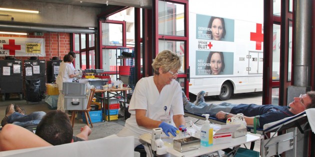 Blut spenden hilft Leben zu retten. Dafür nahmen sich 230 Spendenwillige beim zweiten Blutspendetermin des DRK Lampertheim im April etwa eine Stunde Zeit. Foto: Hannelore Nowacki