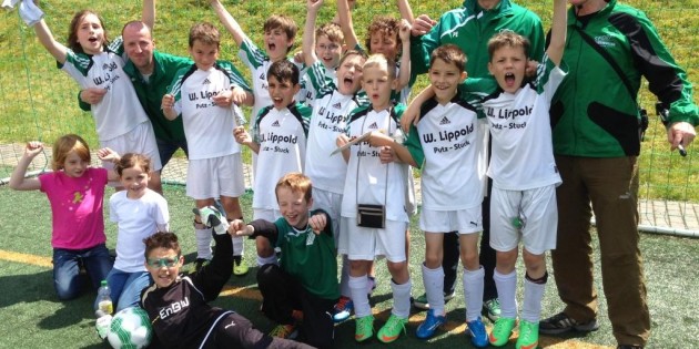 Riesige Freude bei den jungen Fußballern der SG Hüttenfeld. Foto: oh