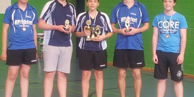 Die Champions der Nachwuchs-Vereinsmeisterschaften (v. l.): Max Massion (2. Platz - Schüler), Fabian Kilian (3. Platz - Schüler), Martin Woschnitza (1. Platz - Jugend und Schüler), Heiko Möller (2. Platz - Jugend) und Jonas Huber (3. Platz - Schüler). Foto: oh