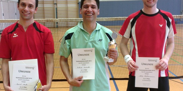 Der neue Vereinsmeister des Badmintonverein Lampertheim, Fahd Oudischo (Mitte) eingerahmt vom Zweitplatzierten Daniel Mahn sowie dem Dritten Nils Faltermeier. Foto: oh