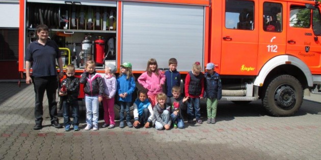 Besonders die Feuerwehrautos fanden bei den Vorschulkindern der Kita „Am Graben" regen Anklang. Foto: oh
