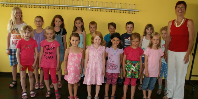 Der Kinderchor „Crescendo“ mit seiner Chorleiterin Andrea Hintz-Rettenmaier freut sich schon sehr auf den bevorstehenden Auftritt und ist fleißig am Proben. Foto: Eva Wiegand