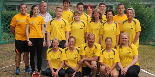 Strahlende Gesichter bei den Bürstädter Rasenkraftsportler: In Neu-Isenburg erreichten sie zahlreiche Podestplätze. Foto: oh