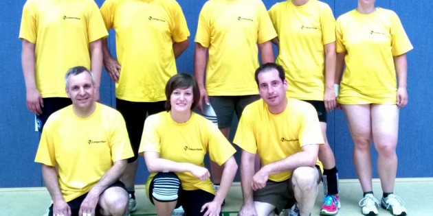 Stolz über den erreichten zweiten Platz: Die Volleyball-Mannschaft des TV Lampertheim. Foto: oh