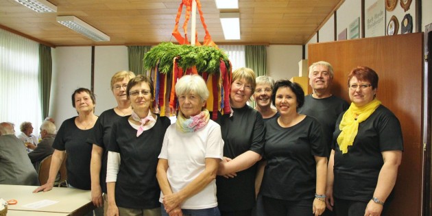 Der Kerwekranz gehört dazu wie die Kerwerede – im Pfarrzentrum St. Josef feierten die Senioren. Foto: Hannelore Nowacki