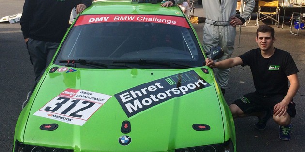 Marc Ehret (rechts hinten) mit seinem BMW. Foto: oh