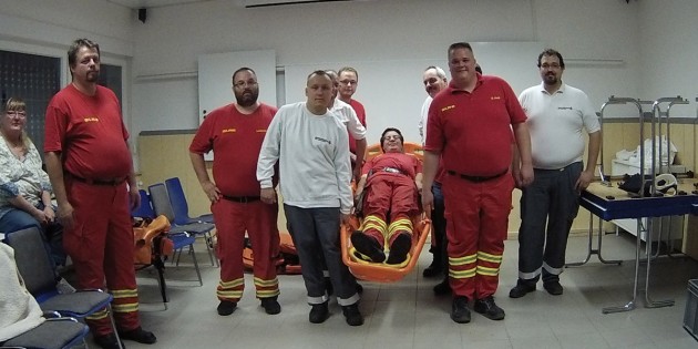 Erweitern die Zusammenarbeit beim Verletztentransport: DRK und DLRG Lampertheim. Foto: oh