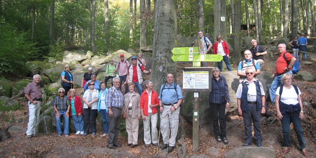 Wissenswertes rund um das Felsenmeer erfuhren die Wanderer der TG Biblis am Tag der Deutschen Einheit. Foto: oh