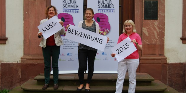 Läuten die Bewerbungsphase für den KUSS 2015 ein: Christine Ihl, Geschäftsführerin des KUSS, Bianca Rohde, Freiwillige für das Soziale Jahr Kultur, und Ute Schollmaier, Ansprechpartnerin für den KUSS im Kreis Bergstraße (v. l.). Foto: KUSS