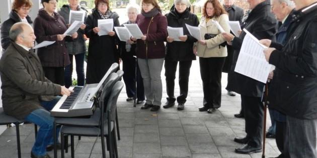 Der Chor der katholischen Herz-Jesu-Gemeinde Hüttenfeld gestaltete die Feierstunde zum Volkstrauertag mit. Foto: ehr