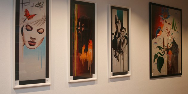 Noch bis Ende des Jahres sind die Kunstwerke von Christoph Heiser im Foyer des Rathauses in Bürstadt zu sehen. Foto: Eva Wiegand
