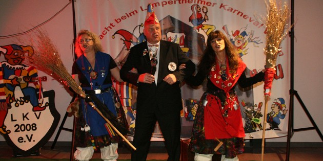 Auf der 3in1-Feier des Lampertheimer Karneval Vereins wurde geschunkelt, gefeiert und Orden verteilt. Foto: Eva Wiegand