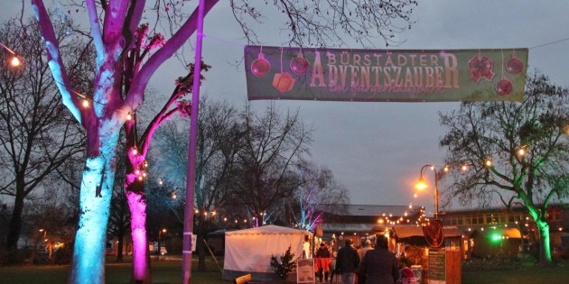 Der Adventszauber im Bürgerhauspark ist ein lohnendes Ausflugsziel am Samstag und Sonntag, mit drei Aktionsbühnen und Programm. Ein Erlebnis besonderer Art. Foto: Hannelore Nowacki
