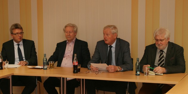 Der Vorstand der Bürgerstiftung Bürstadt berichtete über sein bisheriges Wirken. Von links: Claus Diehlmann, Hans-Werner Vetter, Peter Tschirch und Hans-Jürgen Brems. Foto: Eva Wiegand