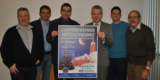 Bürgermeister Gottfried Störmer (3.v.r.), der die Schirmherrschaft übernommen hat, wird den Adventsmarkt am Samstag, 13. Dezember um 13 Uhr eröffnen. Bei einem Pressegespräch stellte der Lionsclub um Präsident Dr. Nikolaus Selzer (3.v.l.) das Programm vor. „Marktmeister" Helmut Meister (l.) freut sich über die attraktiven Angebote. Foto: Benjamin Kloos