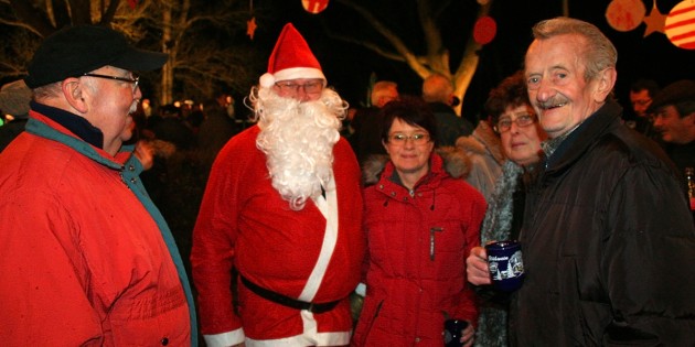 Nicht nur die Kinder freuten sich über den Besuch des Nikolaus. Foto: Manuel Ding