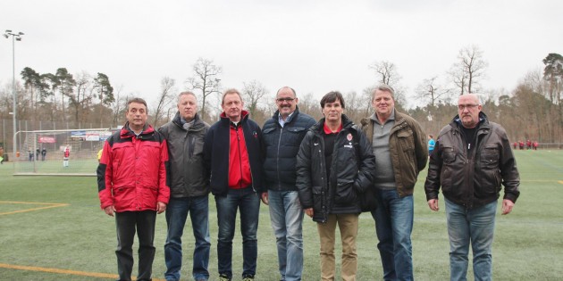 Vier Bürstädter Fußballvereine arbeiten im Juniorenförderverein Bürstadt zusammen. Bei einer Pressekonferenz mit Vereinsvertretern wurde das neue Konzept der integrierten Jugendarbeit für Kinder und Jugendliche von 3 bis 18 Jahre vorgestellt. Foto: Hannelore Nowacki