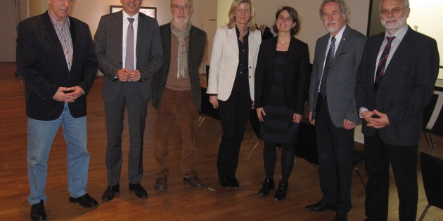 Die Gesprächsrunde im Hessischen Landtag (von l. n r.): Hans Schader (BILA), Tarek Al-Wazir (Hessischer Staatsminister), Jürgen Meyer (Bündnis 90/Die Grünen), Anke Münker-Tiedge (HMWEVL), Stefanie Rauner (HMWEVL) Karl Hans Geil und Ulrich Guldner (BILA). Foto: oh