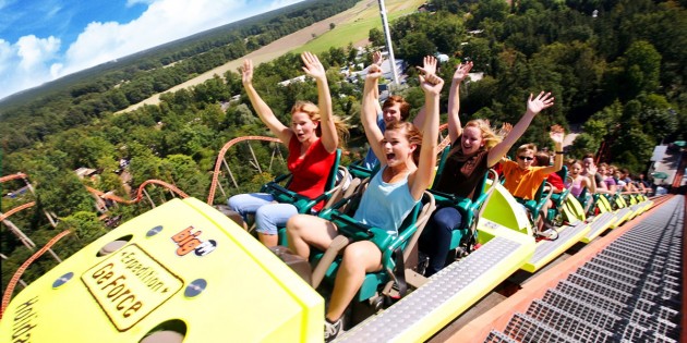 Auch 2015 einer der Höhepunkte im Holiday Park: Die Achterbahn „Expedition Geforce“. Foto: oh