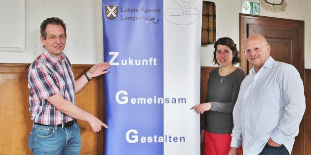 BUZ: Das Sprecherteam der Agenda-Arbeitsgruppe „Aktive Bürgerbeteiligung“ mit Bernd Ritter (rechts) und Wolfgang Fritsch freut sich gemeinsam mit Silke Reis auf die geplante Bürgerbefragung, von der sie viele weitere Anregungen erwarten. Foto: Hannelore Nowacki