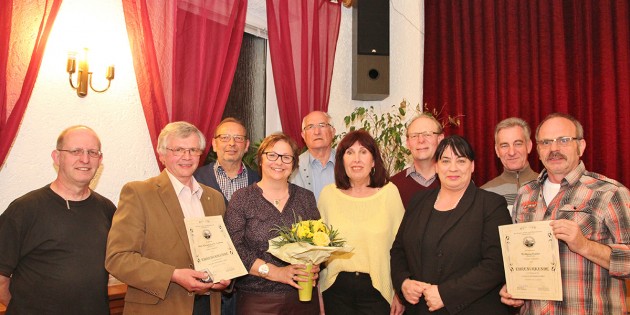 Der Vorstand des Heimat-, Kultur- und Museumsvereins und die für 25 Jahre Mitgliedschaft geehrten Mitglieder. Foto: Hannelore Nowacki