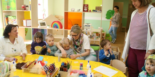 Basteln, Spielen und Entdecken hieß es für Groß und Klein am Tag der offenen Tür in der Kita Zwergenwald. Foto: Eva Wiegand